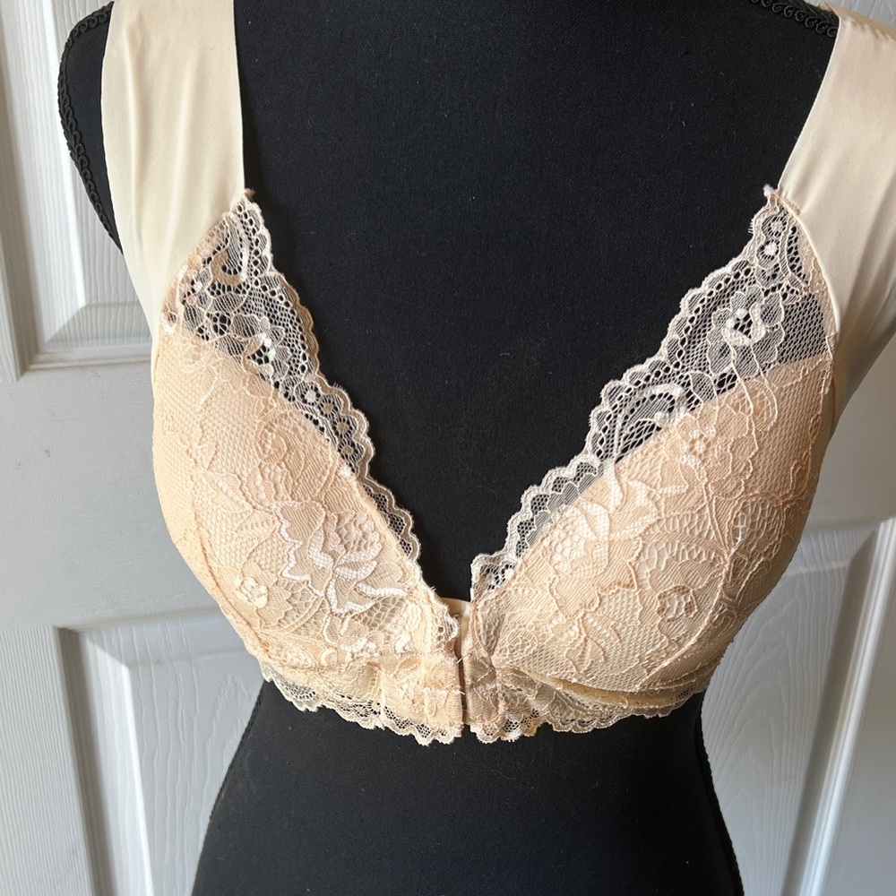 Elegant Lace Women's Intimate in Cream